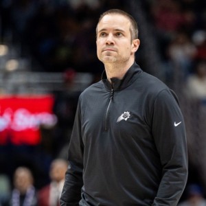 开云体育官网-奥特：缺少布克&amp;杰伦·格林 我们的半场进攻有时会感到束手无策