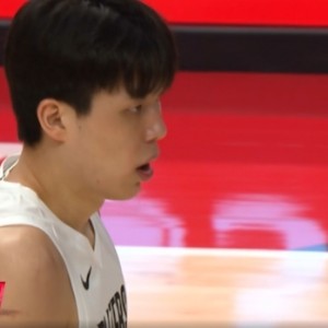 kaiyun.com-积极性拉满！杨瀚森首节登场已经连续拿下3个篮板！