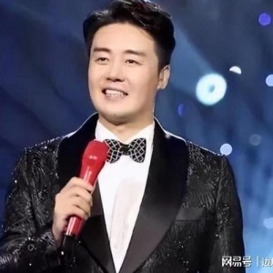 kaiyun.com-他被称为最帅男高音，却对未来充满迷茫，如今儿子成了他的期望