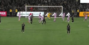 1693800017709052859.gif mia 6.gif