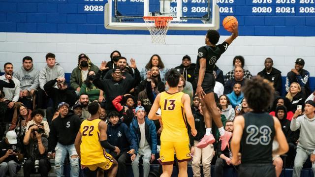 1674607677395058126.jpg dm_221212_Bronny_JAmes_dunk534.jpg